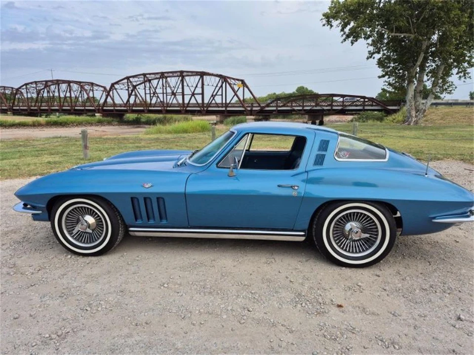 1965 Chevrolet Corvette C2 - Image 4 of 21