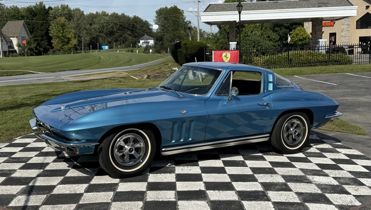 1965 Chevrolet Corvette C2 - Image 2 of 31