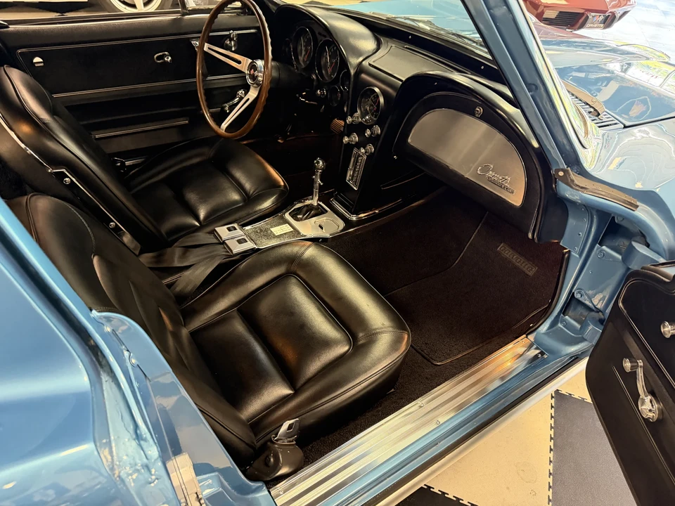 1965 Chevrolet Corvette C2 - Image 23 of 31