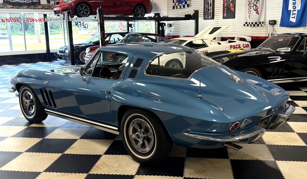 1965 Chevrolet Corvette C2 - Image 3 of 31