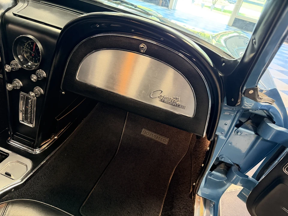 1965 Chevrolet Corvette C2 - Image 25 of 31
