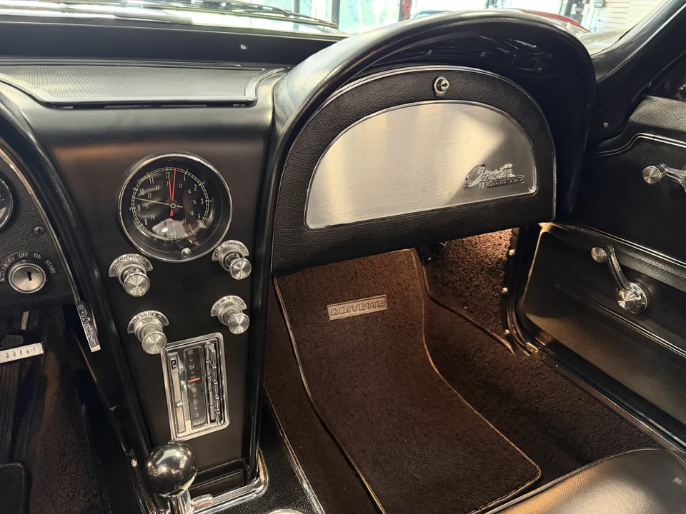 1965 Chevrolet Corvette C2 - Image 24 of 31