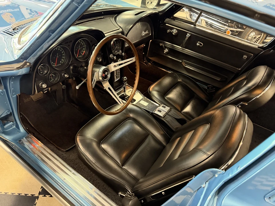 1965 Chevrolet Corvette C2 - Image 21 of 31