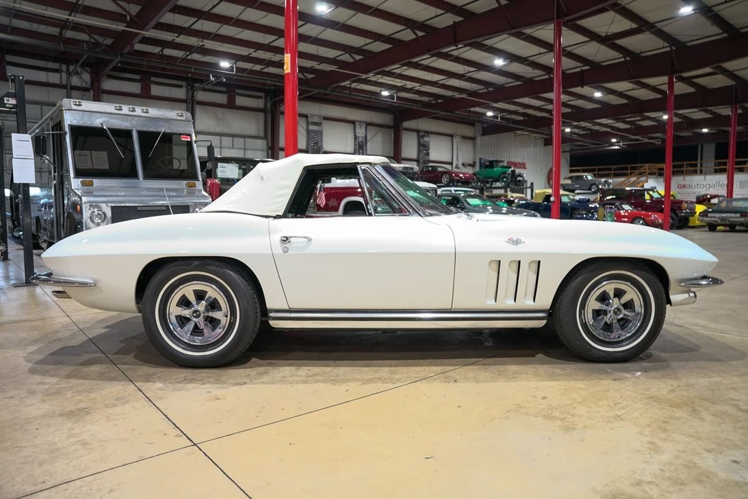 1965 Chevrolet Corvette C2 - Image 23 of 31