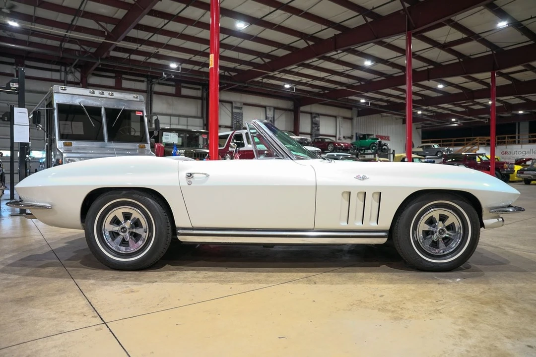 1965 Chevrolet Corvette C2 - Image 10 of 31