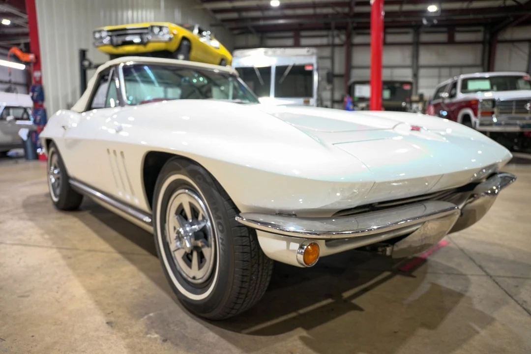 1965 Chevrolet Corvette C2 - Image 24 of 31