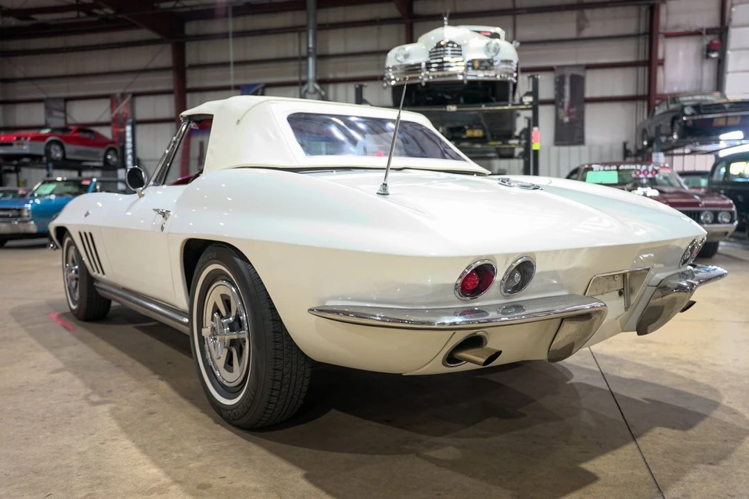 1965 Chevrolet Corvette C2 - Image 20 of 31