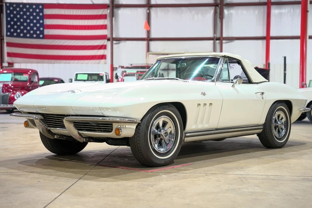 1965 Chevrolet Corvette C2 - Image 18 of 31