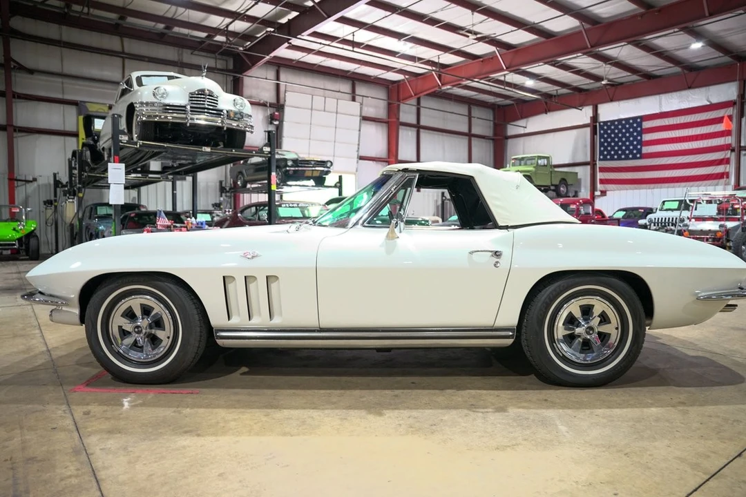 1965 Chevrolet Corvette C2 - Image 19 of 31