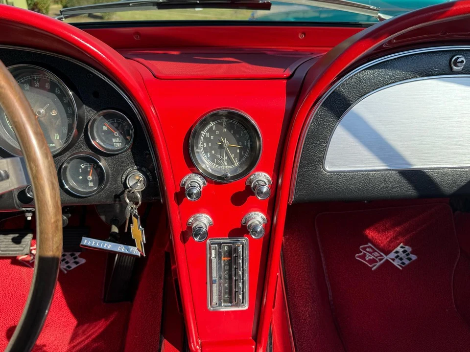 1965 Chevrolet Corvette C2 - Image 24 of 31