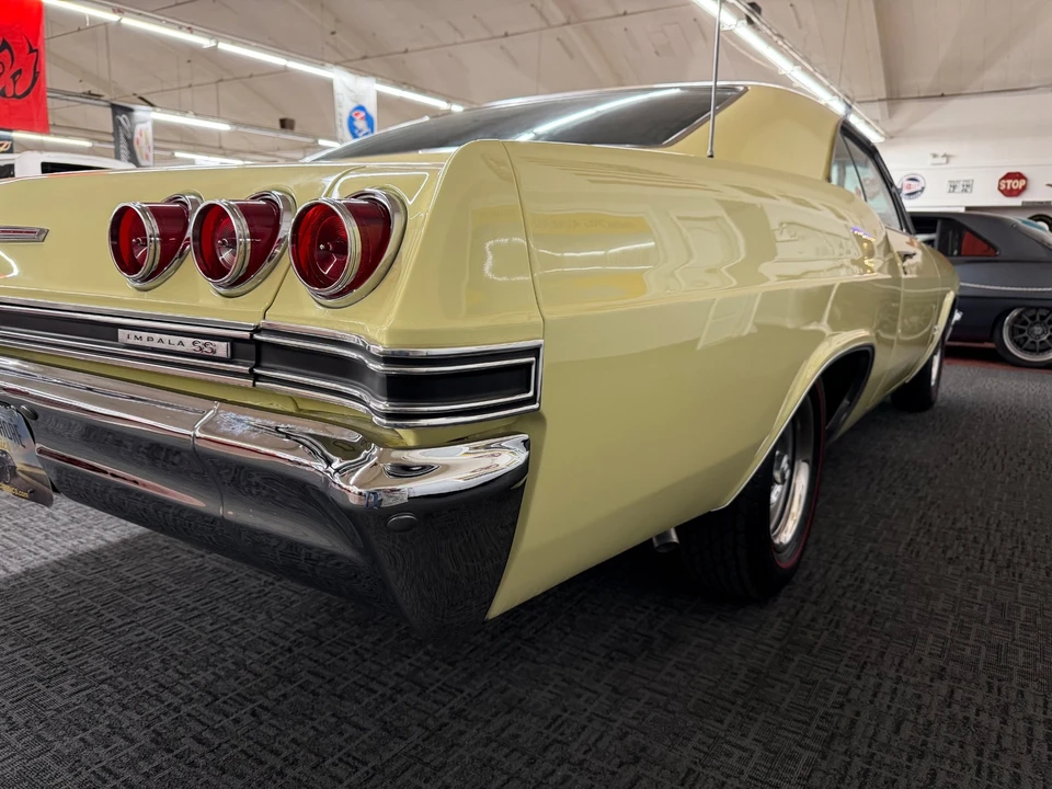 1965 Chevrolet Impala SS 4th Gen - Image 25 of 31