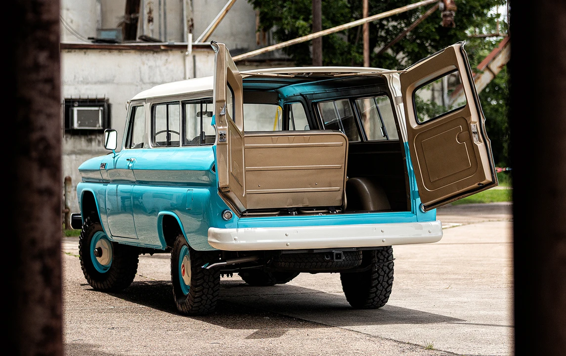 1965 Chevrolet Suburban 5th Gen - Image 9 of 13