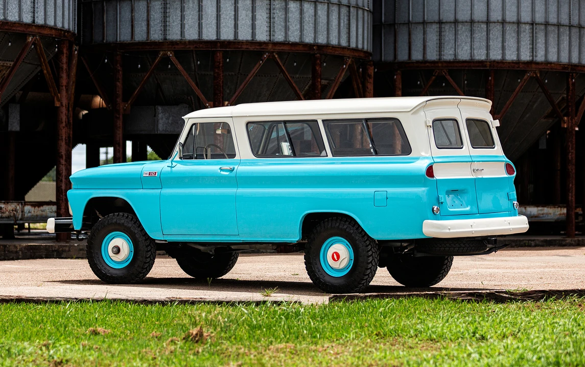 1965 Chevrolet Suburban 5th Gen - Image 5 of 13