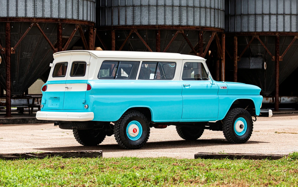 1965 Chevrolet Suburban 5th Gen - Image 3 of 13