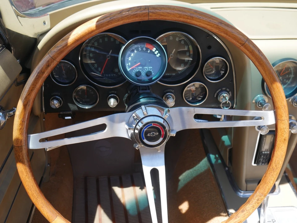 1965 Chevrolet Corvette C2 - Image 15 of 31