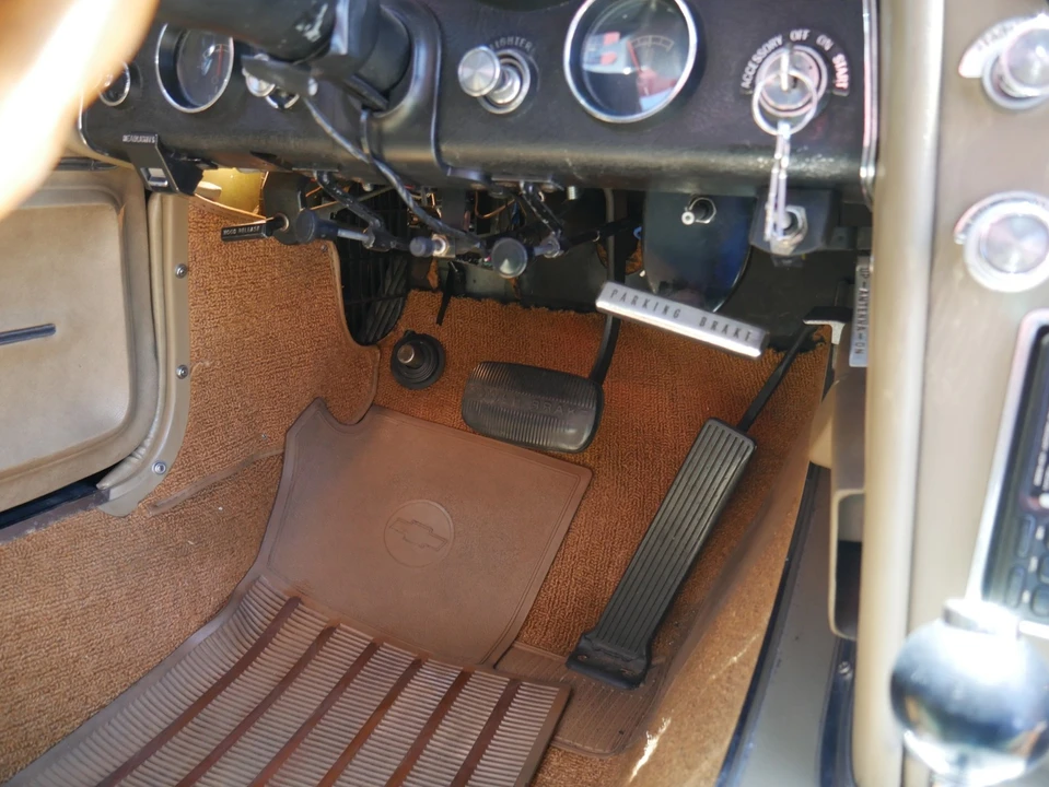 1965 Chevrolet Corvette C2 - Image 25 of 31