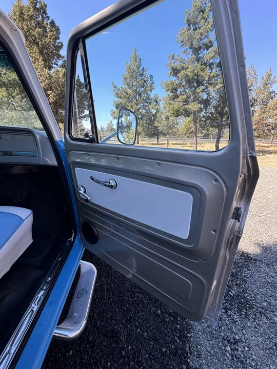 1965 Chevrolet Suburban 5th Gen - Image 30 of 31
