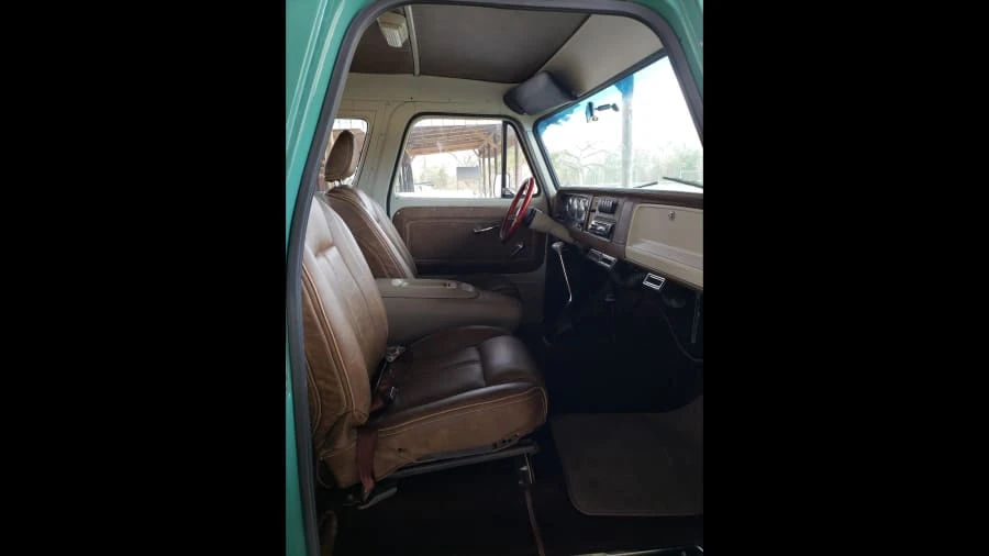 1965 Chevrolet Suburban 5th Gen - Image 6 of 12