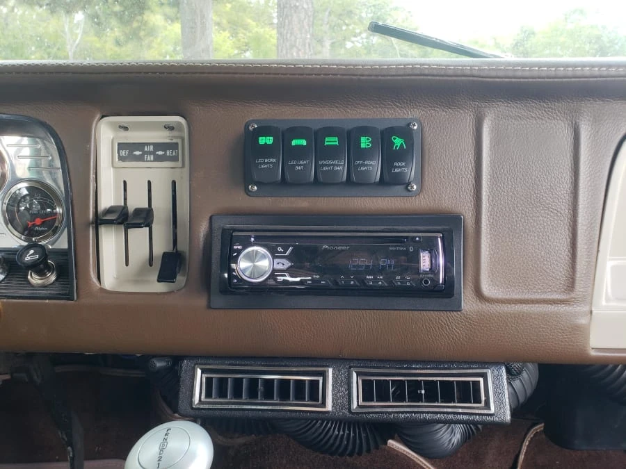 1965 Chevrolet Suburban 5th Gen - Image 7 of 12