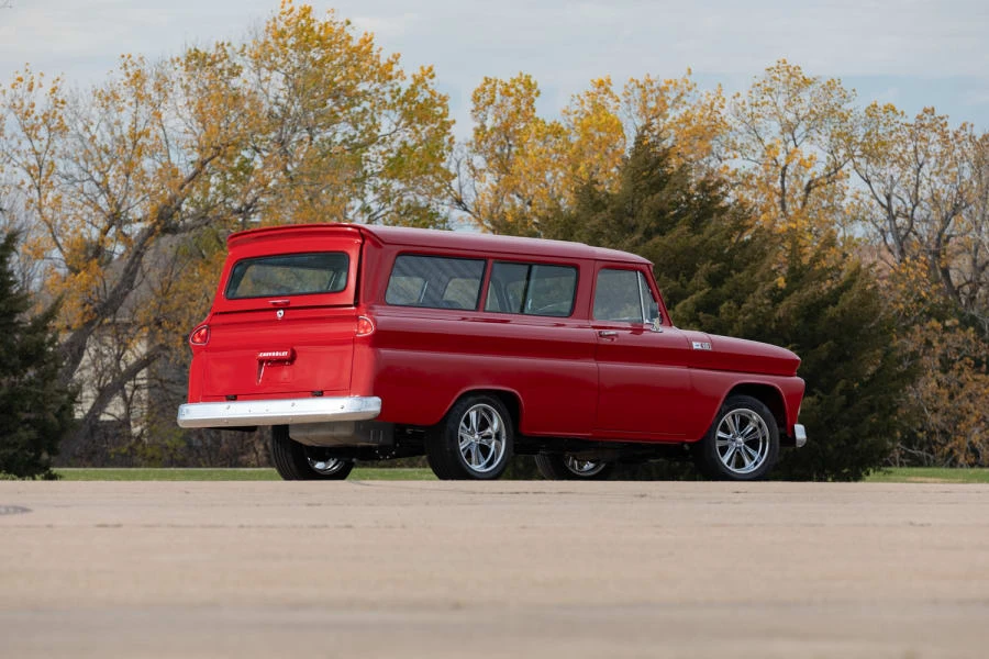 1965 Chevrolet Suburban 5th Gen - Image 9 of 31