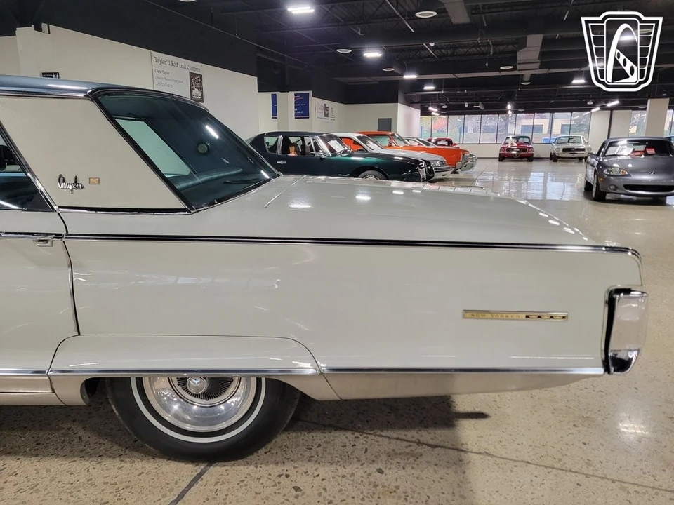 1965 Chrysler New Yorker - Image 11 of 12