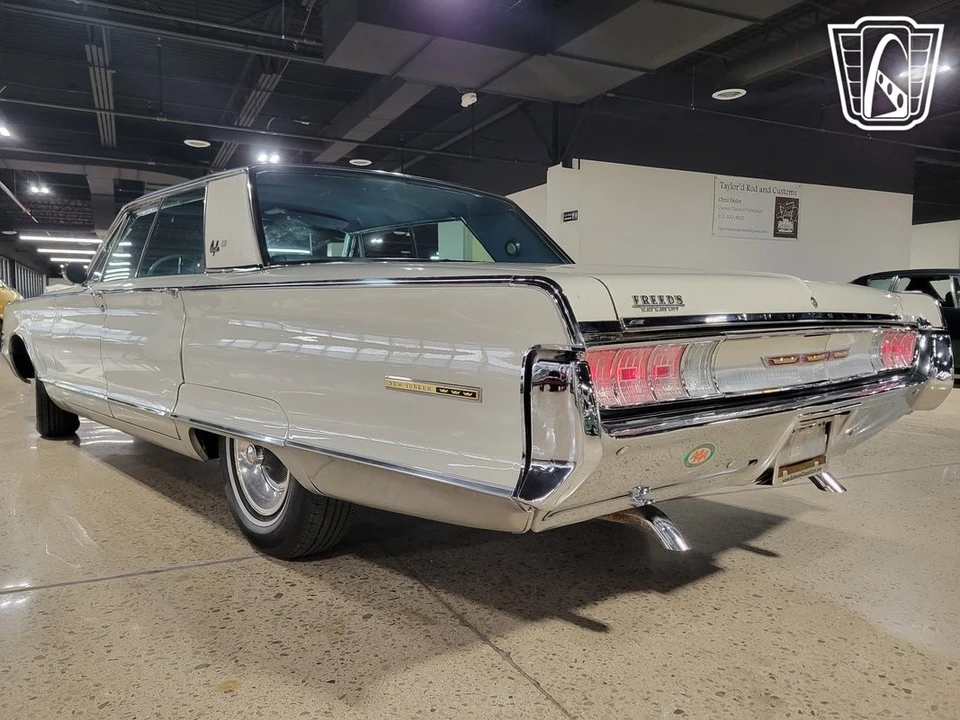 1965 Chrysler New Yorker - Image 12 of 12