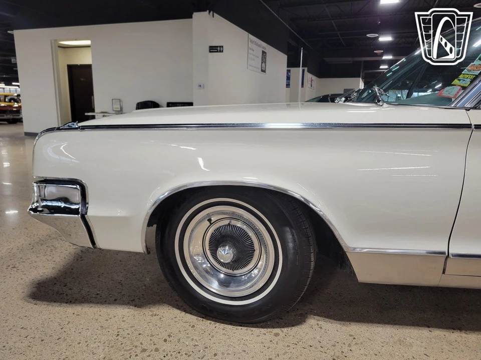 1965 Chrysler New Yorker - Image 9 of 12