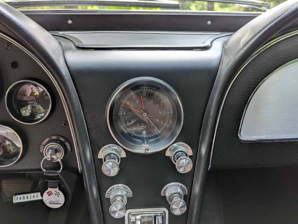 1965 Chevrolet Corvette C2 - Image 17 of 24