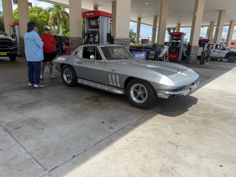 1965 Chevrolet Corvette C2 - Image 10 of 16
