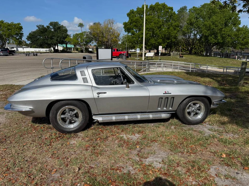 1965 Chevrolet Corvette C2 - Image 7 of 16
