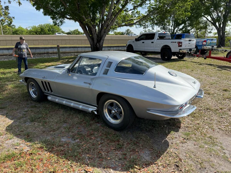 1965 Chevrolet Corvette C2 - Image 4 of 10