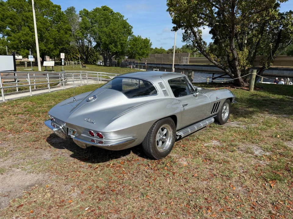 1965 Chevrolet Corvette C2 - Image 2 of 10