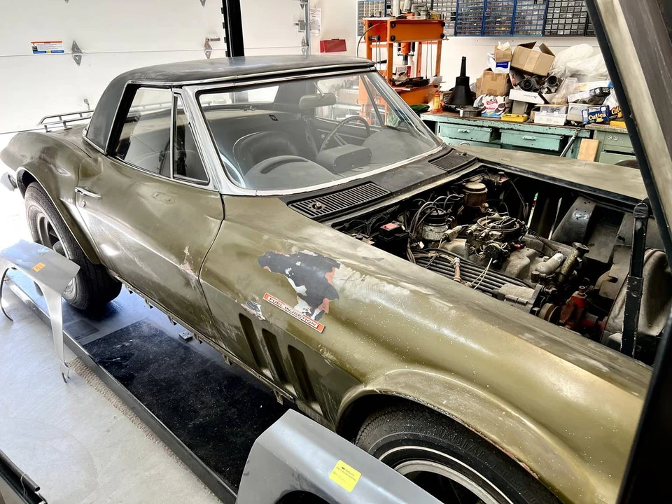 1965 Chevrolet Corvette C2 - Image 18 of 20
