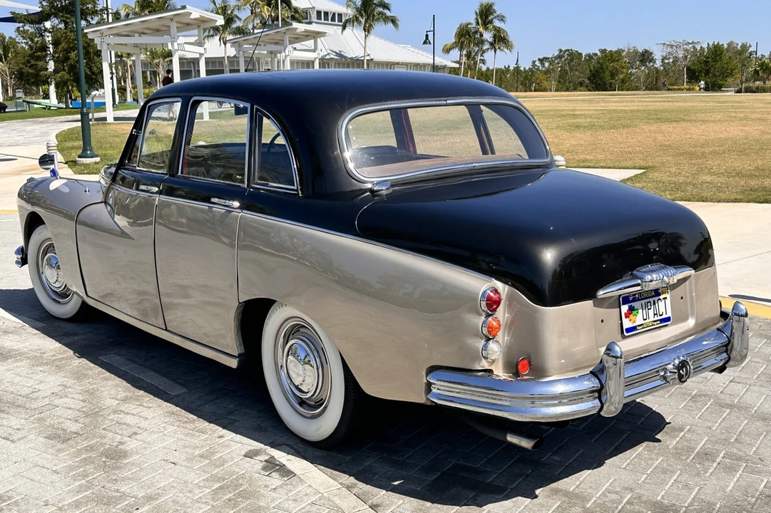 1965 Daimler - Image 5 of 31