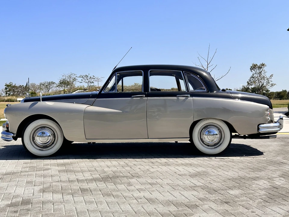 1965 Daimler - Image 3 of 31