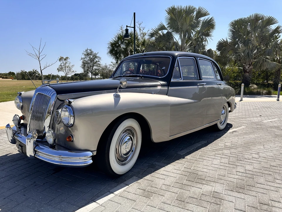 1965 Daimler - Image 2 of 31