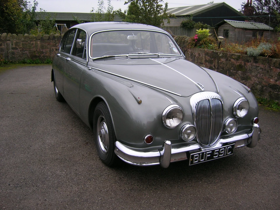 1965 Daimler - Image 2 of 5