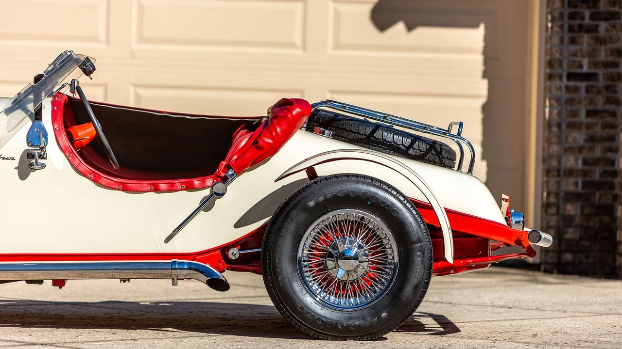 1965 Excalibur - Image 17 of 31