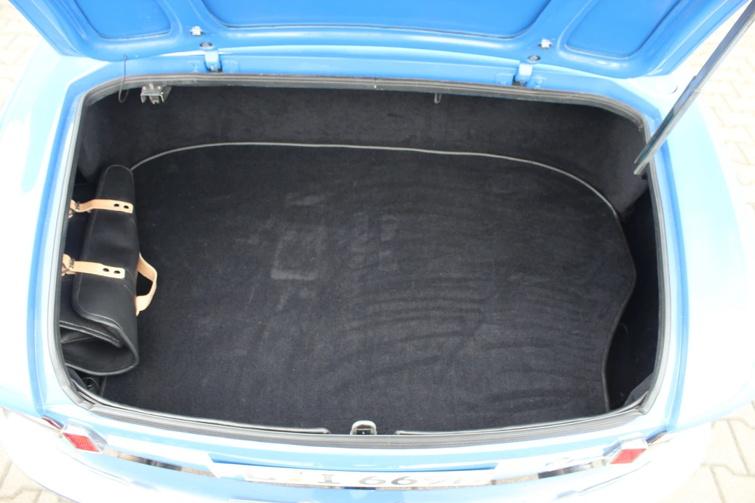 1965 Ferrari 330 GT 2+2 - Image 14 of 27