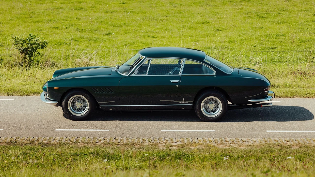 1965 Ferrari 330 GT 2+2 - Image 12 of 31