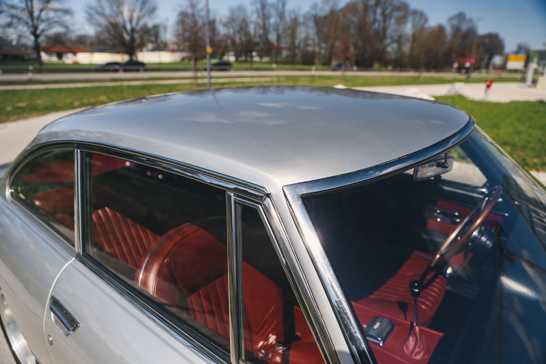 1965 Ferrari 330 GT 2+2 - Image 26 of 31