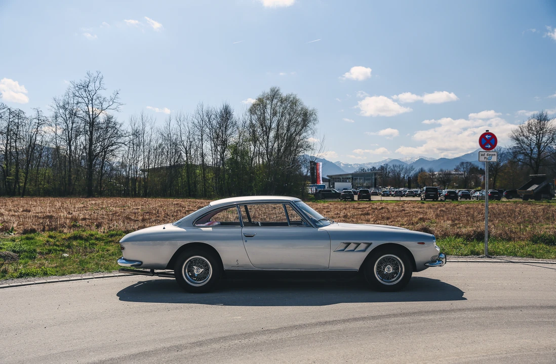 1965 Ferrari 330 GT 2+2 - Image 8 of 31