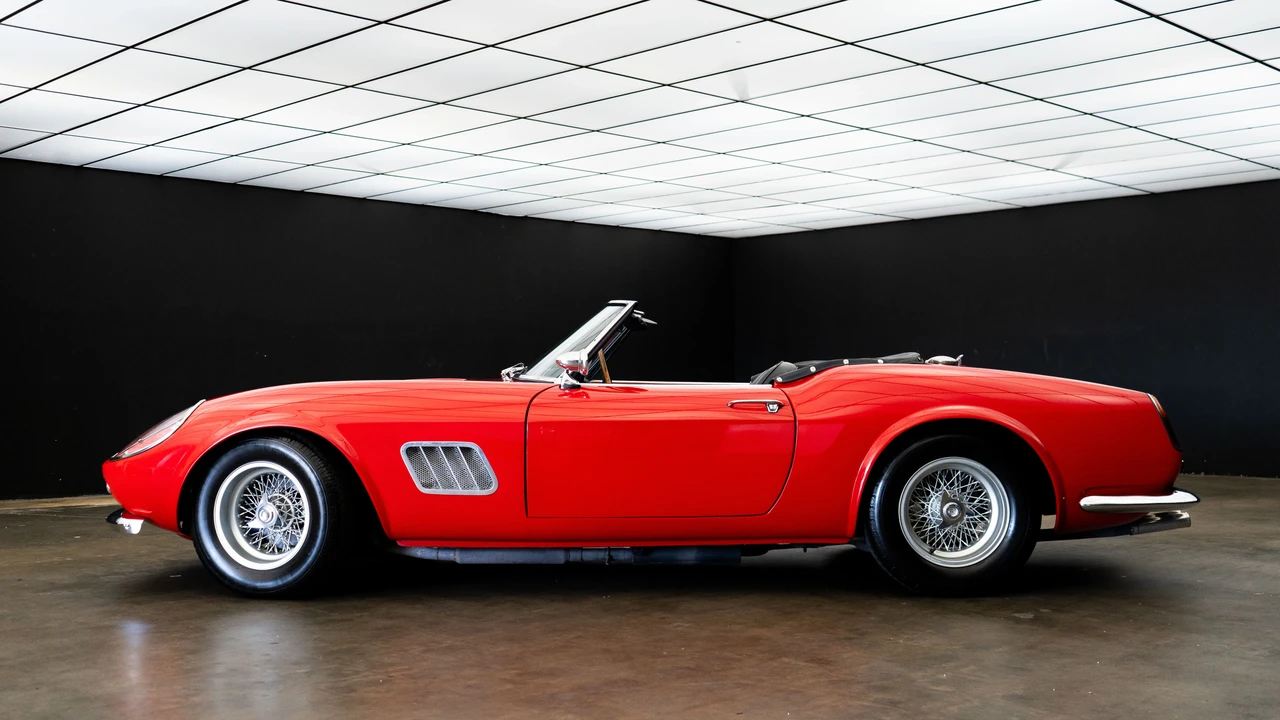 1965 Ferrari 330 GT 2+2 - Image 16 of 31