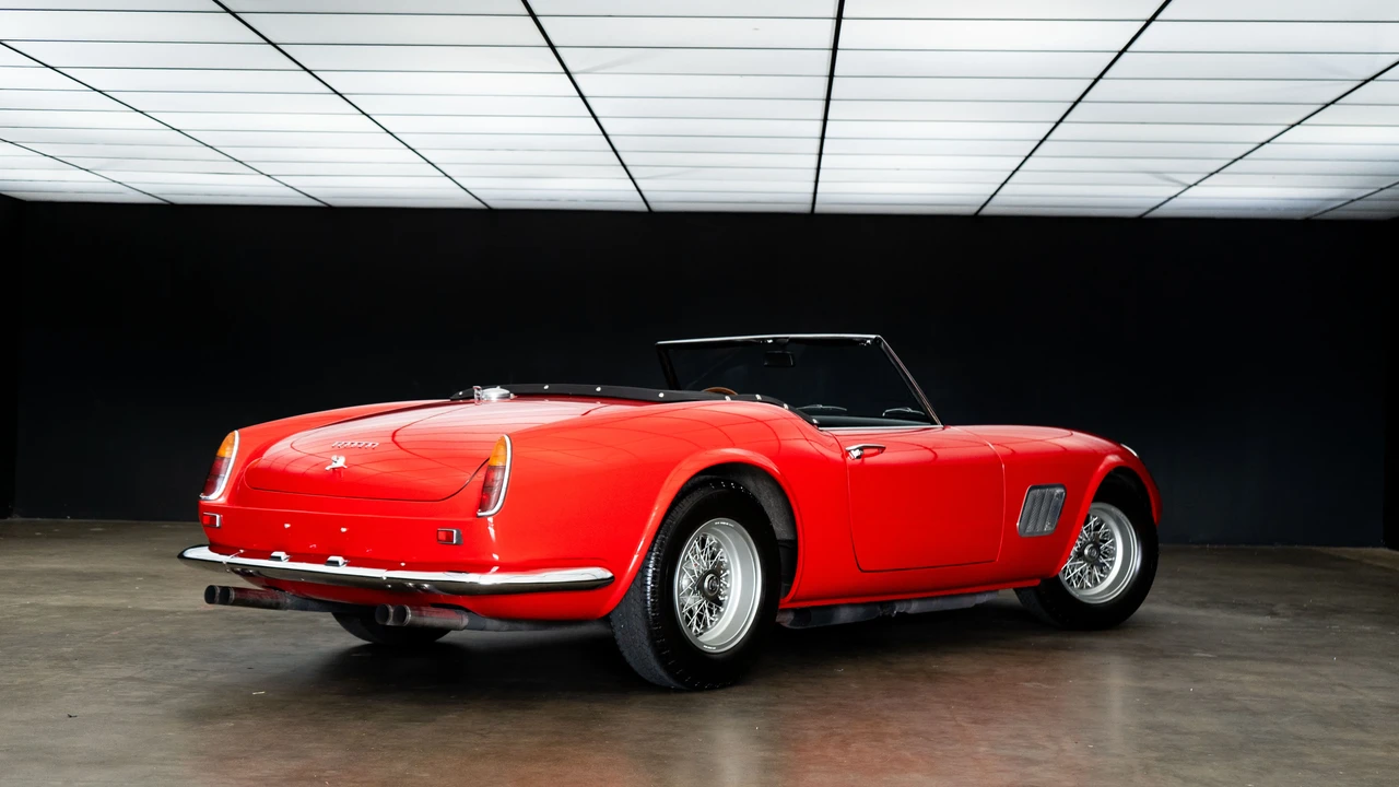 1965 Ferrari 330 GT 2+2 - Image 8 of 31