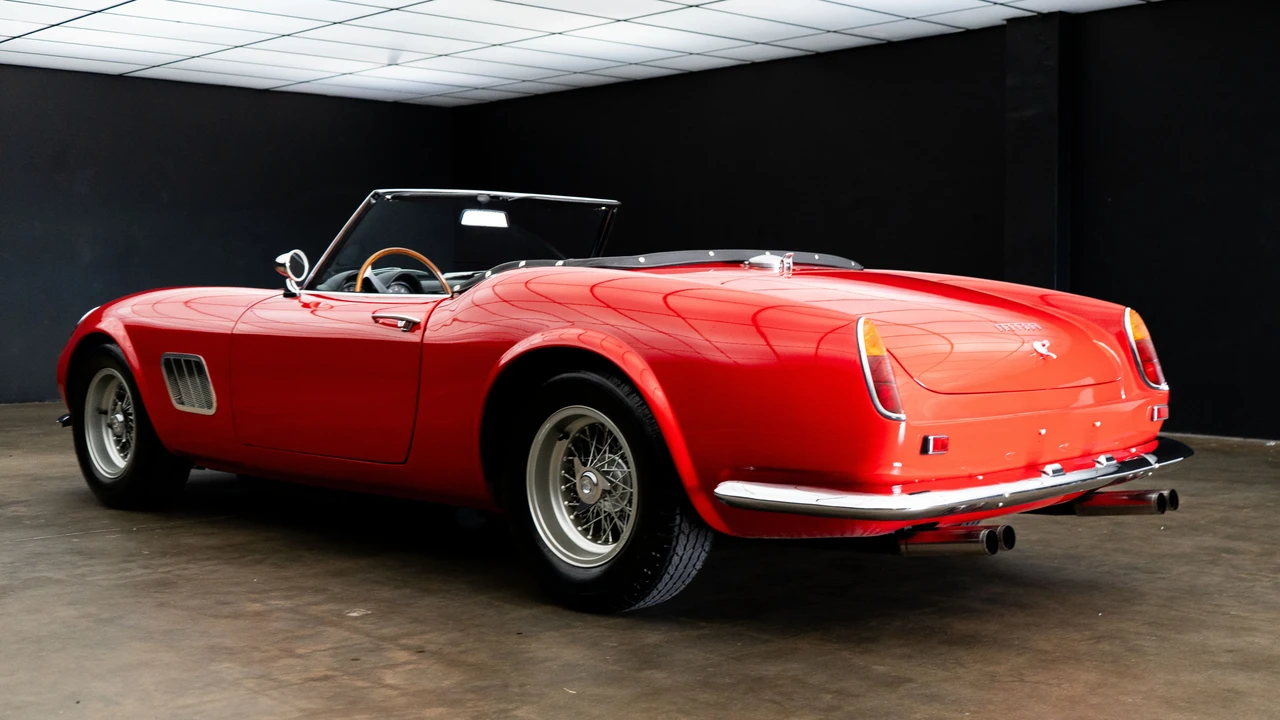 1965 Ferrari 330 GT 2+2 - Image 21 of 31
