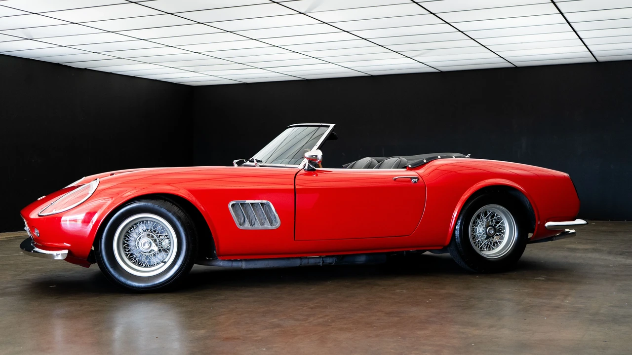 1965 Ferrari 330 GT 2+2 - Image 2 of 31