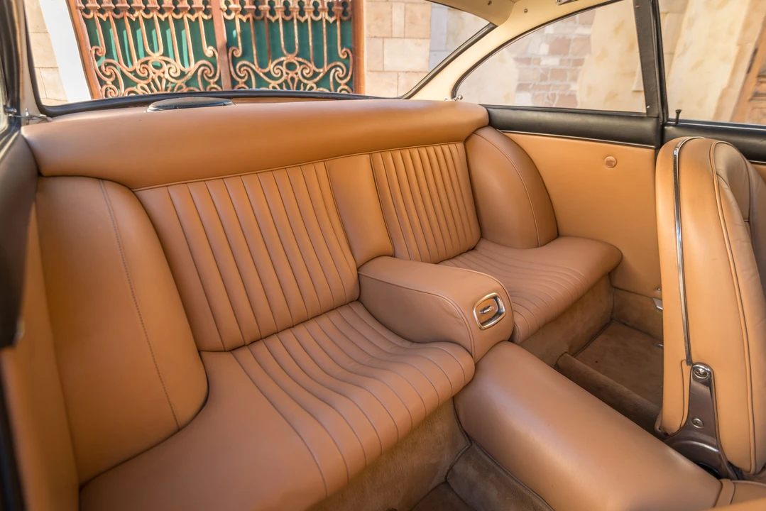 1965 Ferrari 330 GT 2+2 - Image 24 of 31