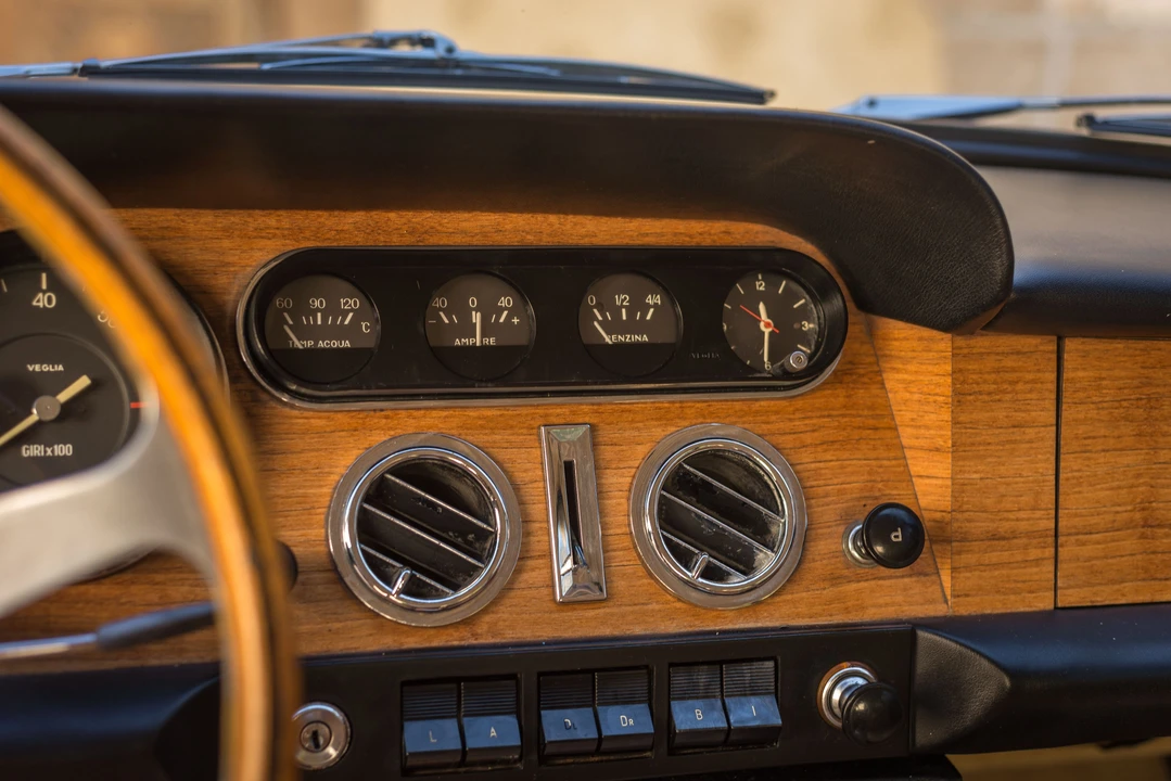 1965 Ferrari 330 GT 2+2 - Image 19 of 31