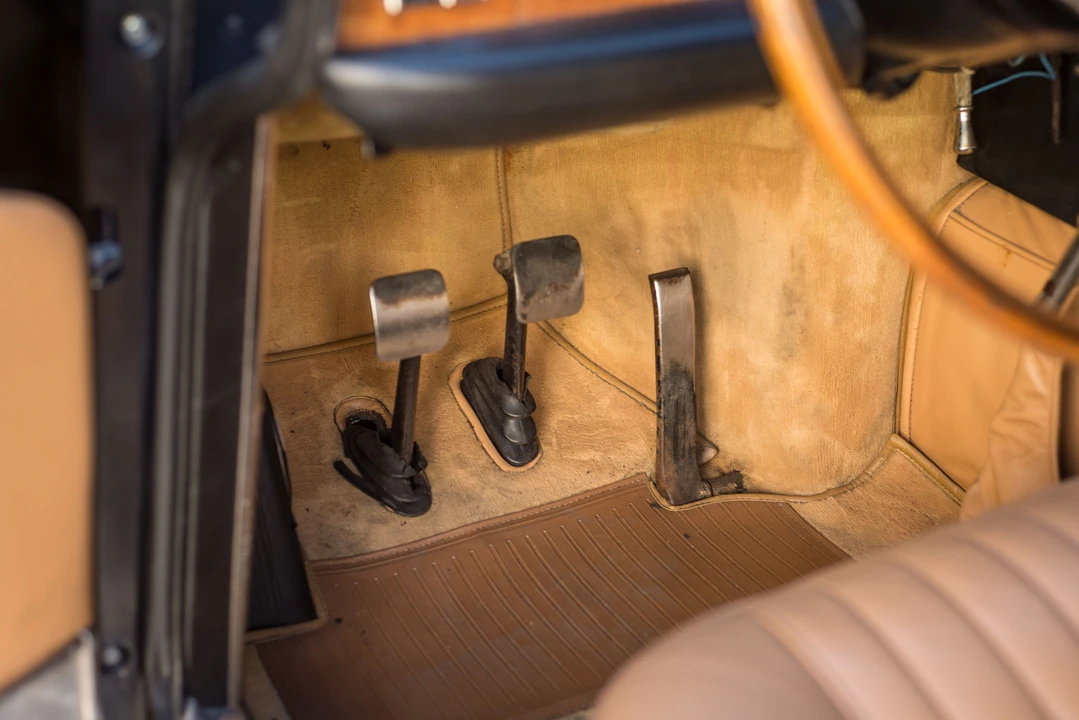 1965 Ferrari 330 GT 2+2 - Image 16 of 31