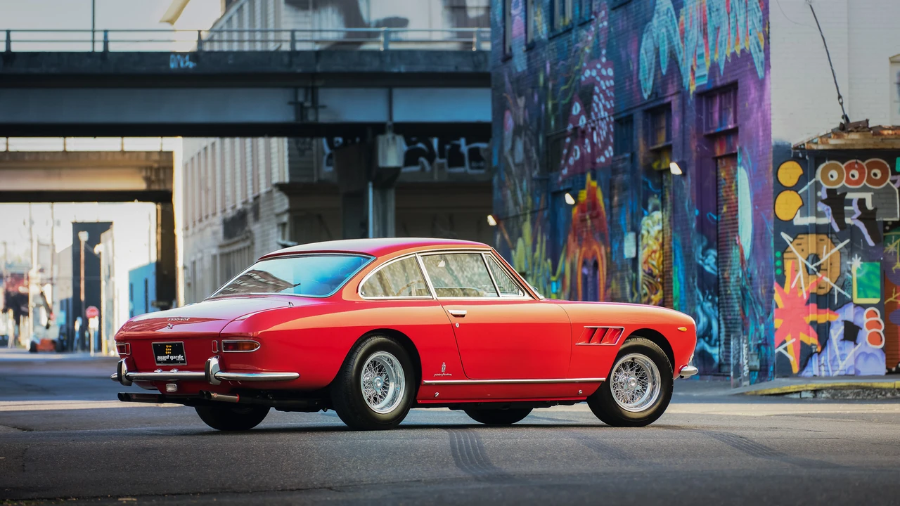 1965 Ferrari 330 GT 2+2 - Image 16 of 31